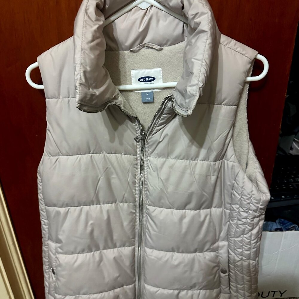 ❄️☃️ "Greige" colored -  Old Navy Sleeveless Puffer Jacket – Women’s Medium